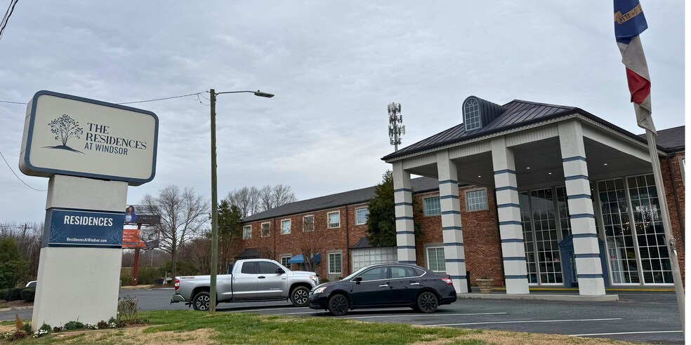 3501 E Independence Blvd, Charlotte, NC à vendre - Photo du bâtiment - Image 2 de 49