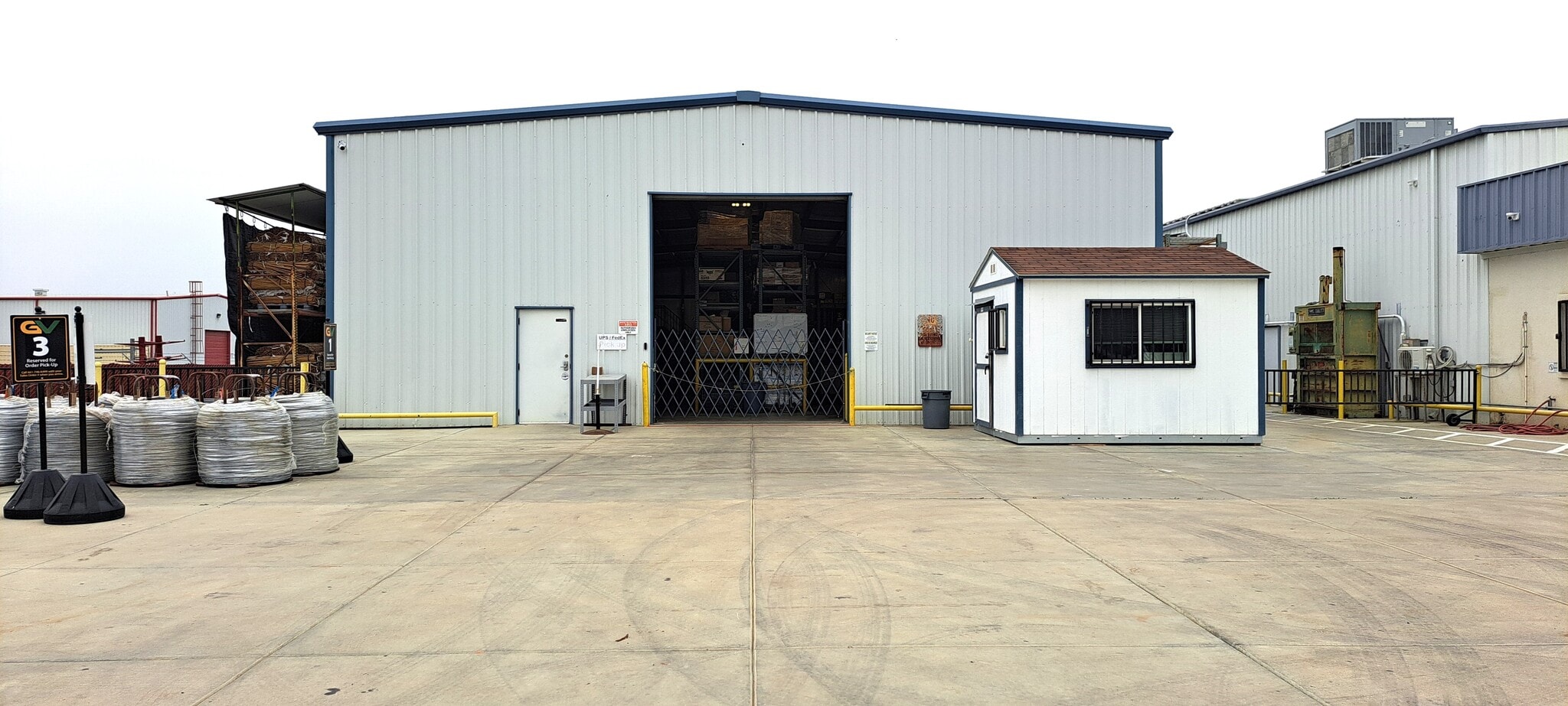 9309 Enos Ln, Bakersfield, CA for lease Interior Photo- Image 1 of 21