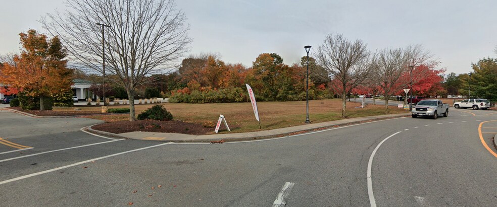 1035 Ten Rod Rd, North Kingstown, RI for lease - Building Photo - Image 2 of 3