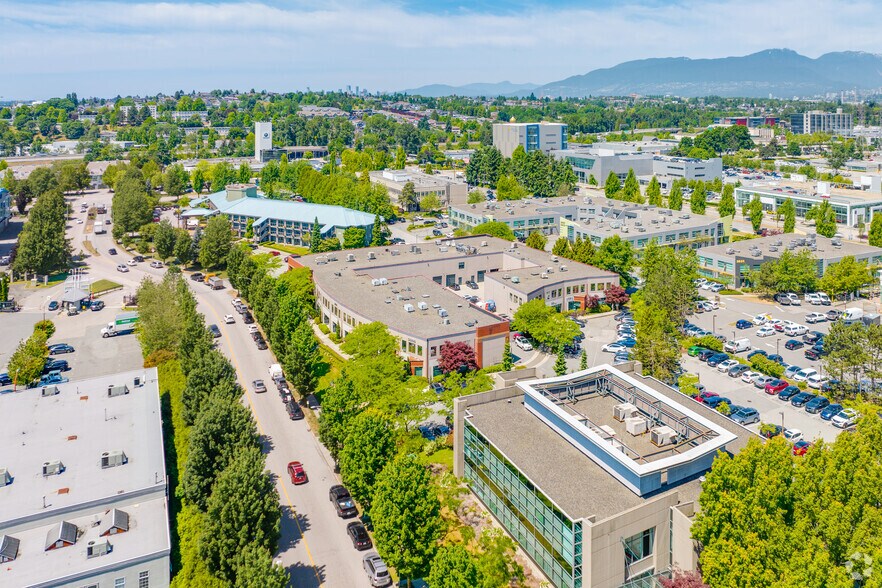 3855 Henning Dr, Burnaby, BC à louer - Aérien - Image 2 de 8