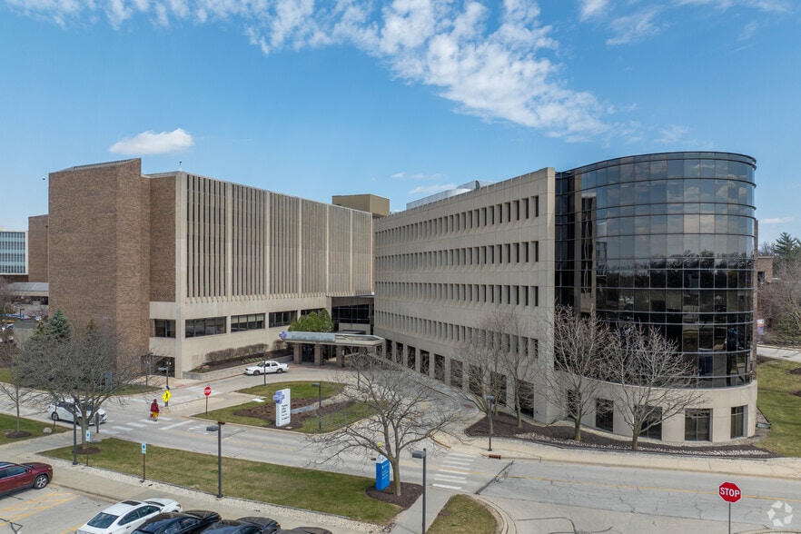 3825 Highland Ave, Downers Grove, IL for lease - Building Photo - Image 3 of 27