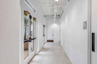 725 Arizona Ave, Santa Monica, CA for lease Interior Photo- Image 2 of 3