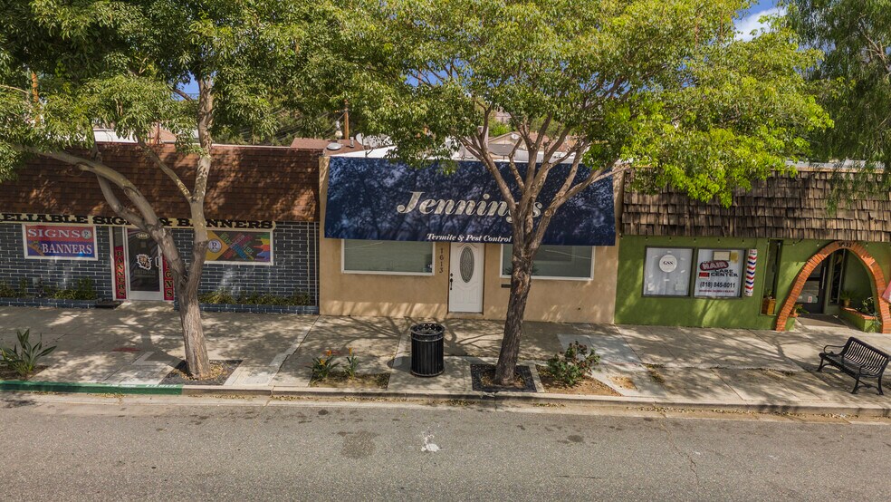 1613 W Burbank Blvd, Burbank, CA à vendre - Photo du bâtiment - Image 2 de 12