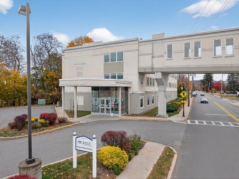 161 E Main St, Port Jervis, NY à louer - Photo du bâtiment - Image 1 de 10