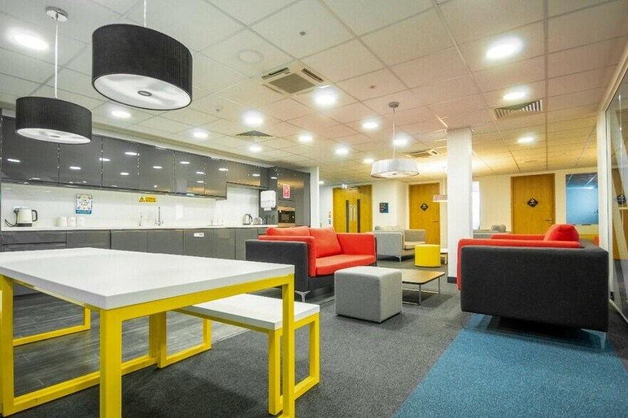 121 Brooker Rd, Waltham Abbey à louer - Photo intérieure - Image 2 de 29