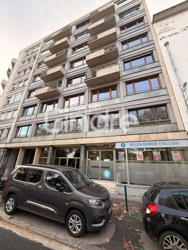 Local d'activités dans Lyon à vendre Photo du bâtiment- Image 1 de 8