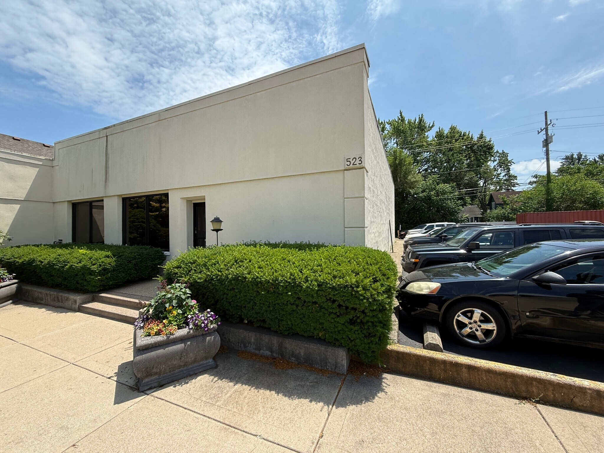 517-523 W 9 Mile Rd, Ferndale, MI à vendre Photo du bâtiment- Image 1 de 22