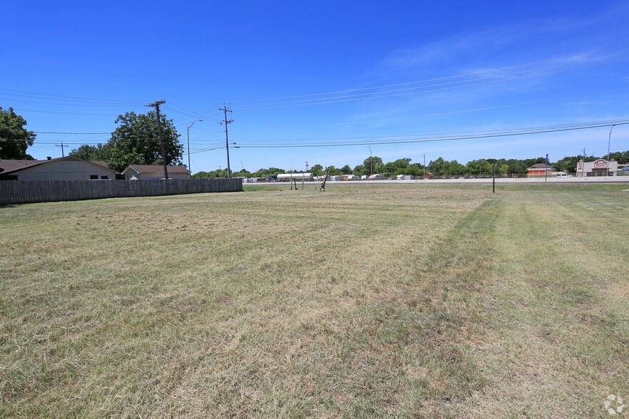 I-35 & Austin St, Sanger, TX à louer - Photo du b timent - Image 3 de 3