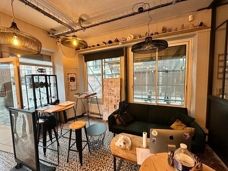 Retail in Le Havre for lease - Interior Photo - Image 1 of 3