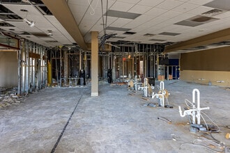 2665 Commerce Dr NW, Rochester, MN à louer Photo intérieure- Image 2 de 5