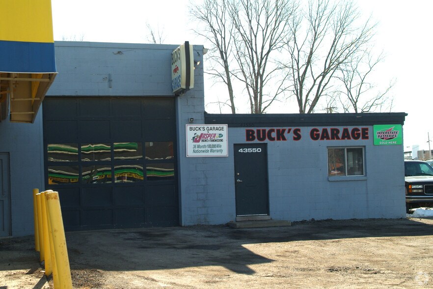 43550 N Groesbeck Hwy, Clinton Township, MI à vendre - Photo du bâtiment - Image 3 de 3