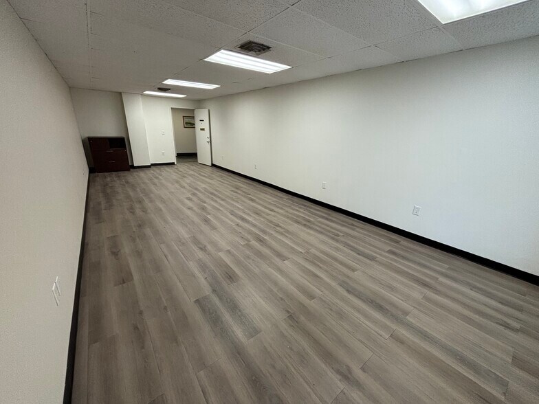 1912 W Anderson Ln, Austin, TX à louer - Photo du bâtiment - Image 2 de 5