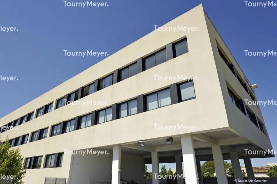 Office in Montpellier for lease - Building Photo - Image 2 of 4