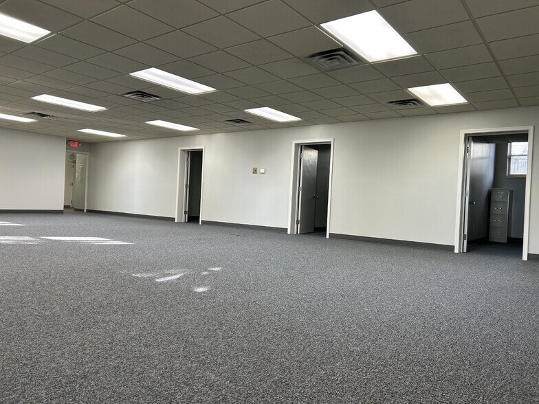 20789 Harper Ave, Harper Woods, MI à louer - Photo intérieure - Image 3 de 5