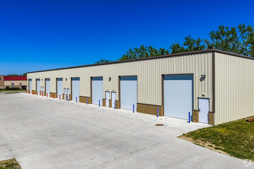 3240 N 23rd St, Lincoln, NE à louer - Photo du bâtiment - Image 2 de 5