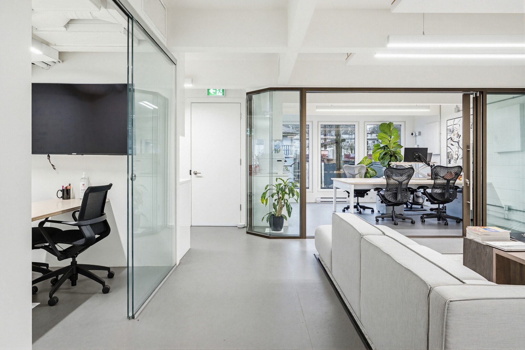 118 8th Av W, Vancouver, BC for lease Primary Photo- Image 1 of 18