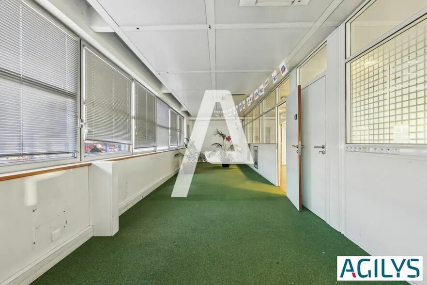 Office in Alfortville for lease - Interior Photo - Image 2 of 8