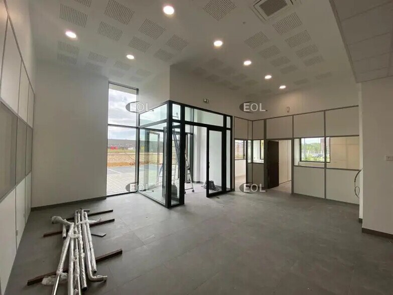 Industrial in Croissy-Beaubourg for sale - Interior Photo - Image 3 of 8