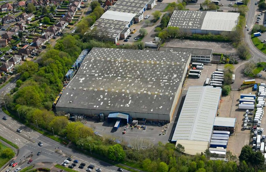 1 Gambrel Rd, Northampton à louer - Photo principale - Image 2 de 4