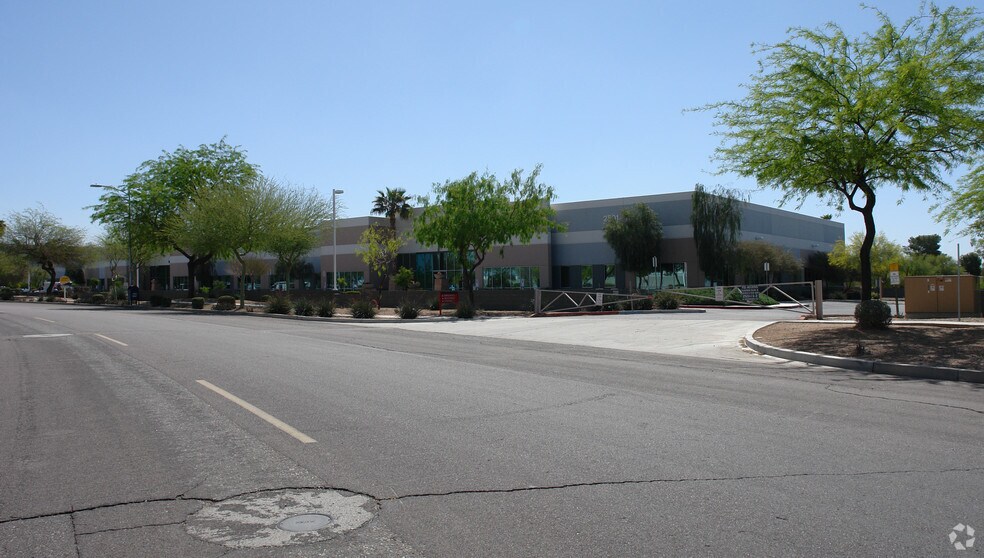 2501 W Grandview Rd, Phoenix, AZ à louer - Photo du bâtiment - Image 2 de 6