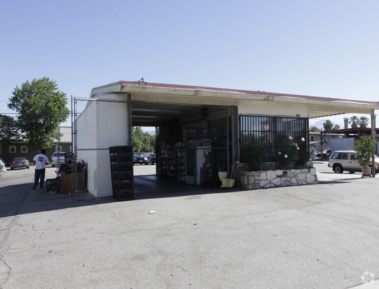 1207 W Holt Ave, Pomona, CA à vendre - Photo du bâtiment - Image 2 de 3