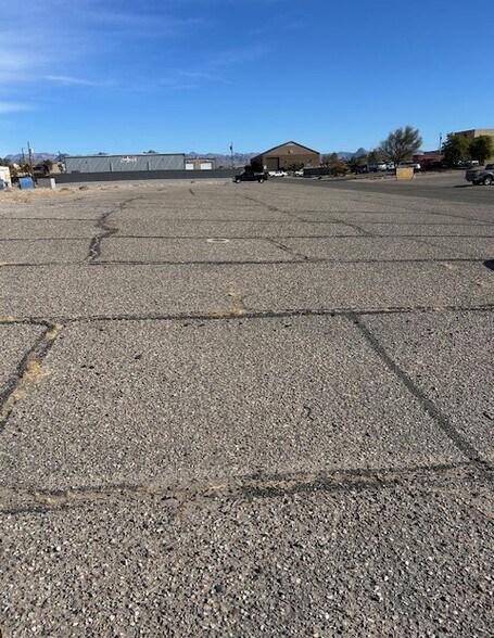 1531 E Jill Way, Fort Mohave, AZ à vendre - Photo du bâtiment - Image 2 de 4