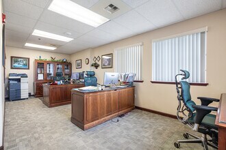 1020 N Center Pky, Kennewick, WA for lease Building Photo- Image 1 of 8