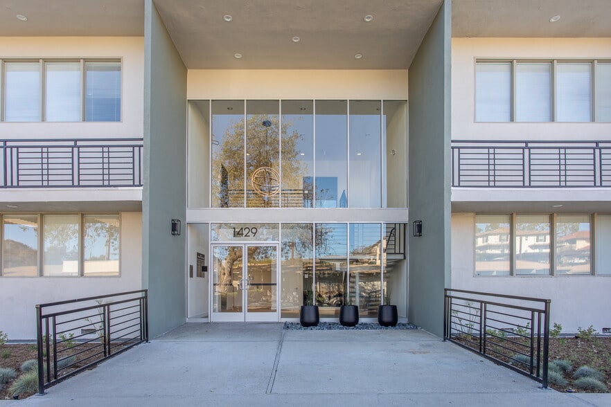 1429 Thousand Oaks Blvd, Thousand Oaks, CA for lease - Building Photo - Image 3 of 14