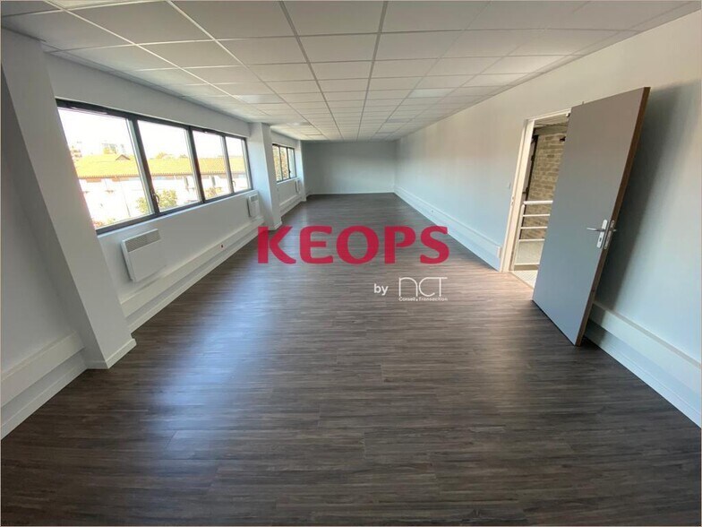 Flex in Toulouse for lease - Interior Photo - Image 3 of 5