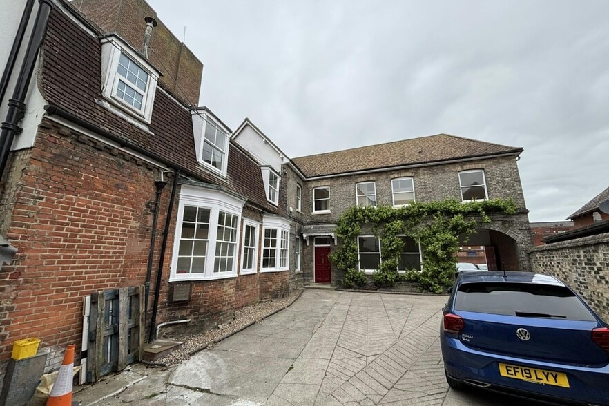 90 High St, Newmarket for lease - Primary Photo - Image 1 of 12