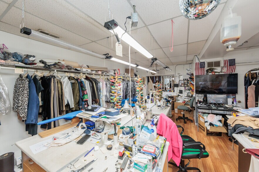 2085 Clague Rd, Westlake, OH à vendre - Photo du bâtiment - Image 3 de 25