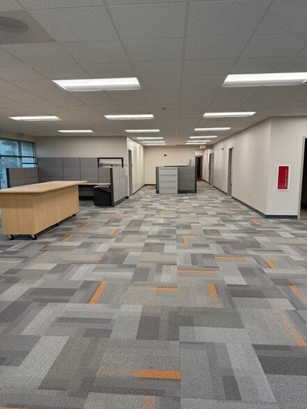 3600 Digital Dr, Dubuque, IA for lease - Interior Photo - Image 2 of 12