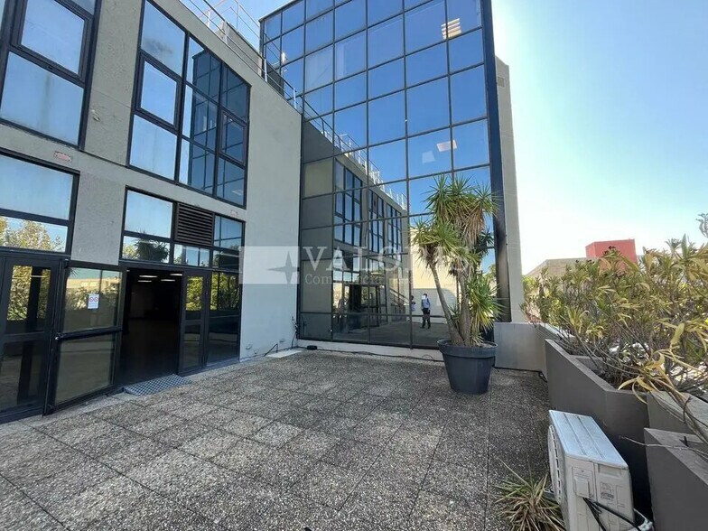 Office in Aix-en-Provence for lease - Building Photo - Image 2 of 12