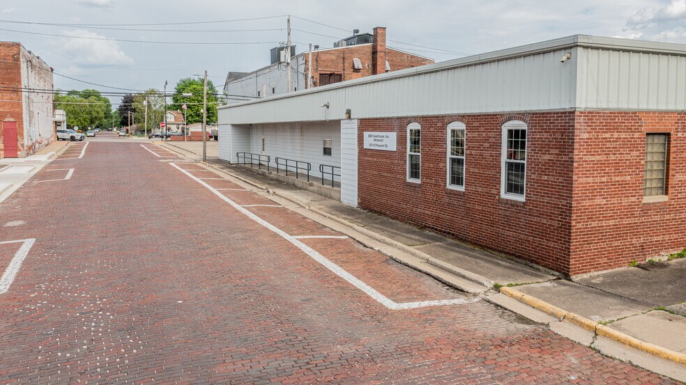 825 N Pleasant St, Princeton, IL à vendre - Photo du bâtiment - Image 2 de 32