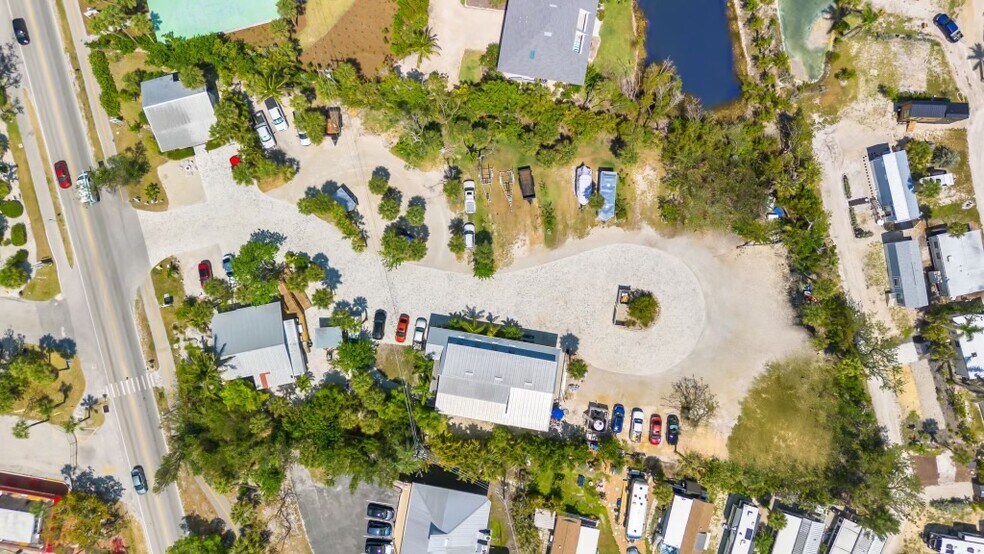 Sanibel Commons portefeuille de 3 propriétés à vendre sur LoopNet.ca - Aérien - Image 3 de 31