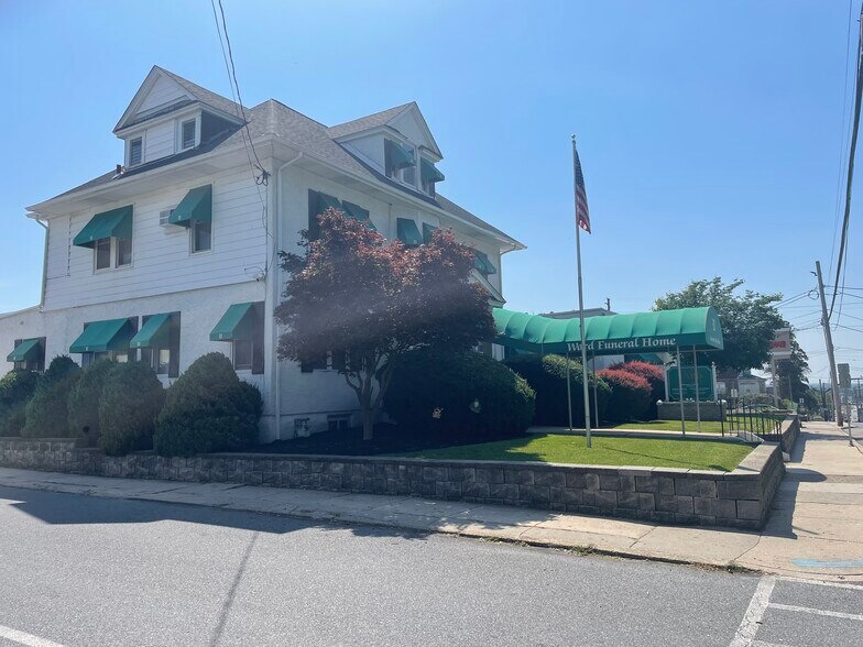 1459 Market St, Linwood, PA à vendre - Photo du bâtiment - Image 2 de 10