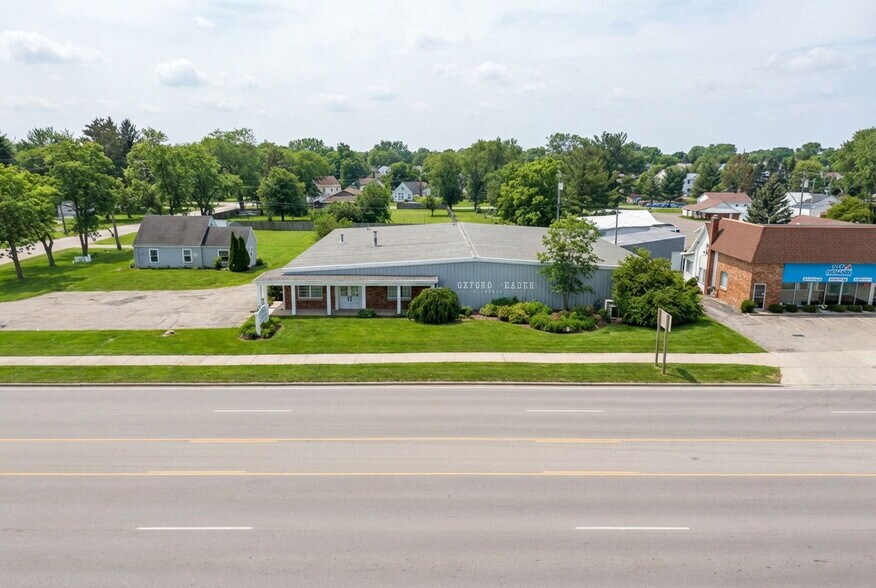 690 S Lapeer Rd, Oxford, MI à vendre - Photo principale - Image 1 de 54