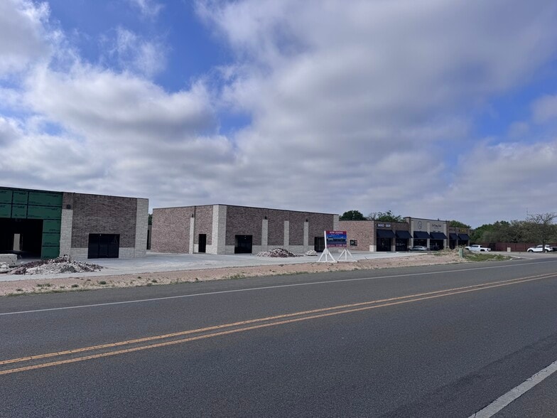 13010 S FM 730, Azle, TX à louer - Photo du bâtiment - Image 3 de 5