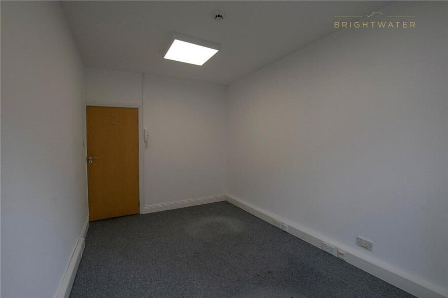 2 Southampton Rd, Ringwood for lease - Building Photo - Image 3 of 19