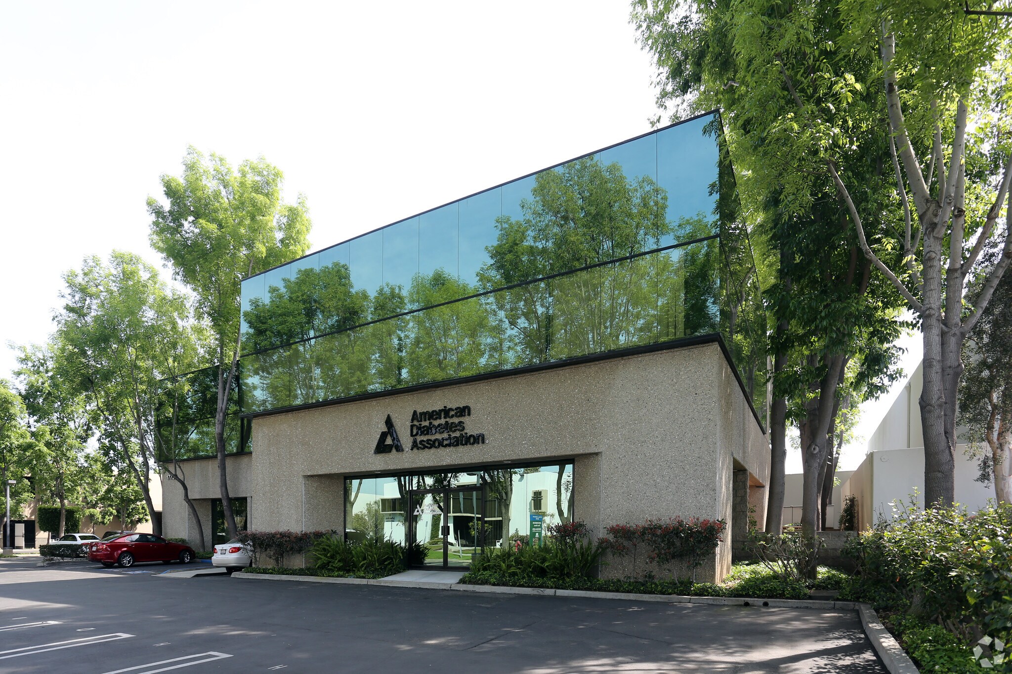17752 Mitchell N, Irvine, CA à louer Photo principale- Image 1 de 13