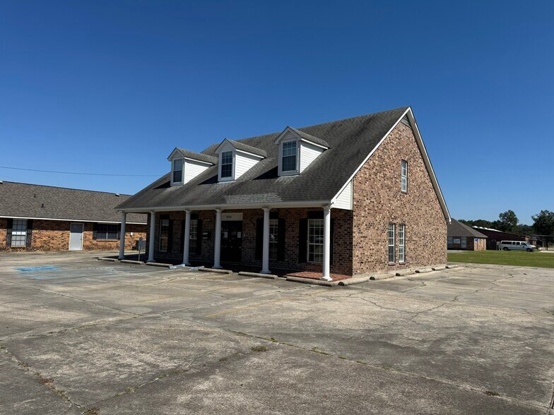 2020 S Burnside Ave, Gonzales, LA à louer - Photo du bâtiment - Image 2 de 19