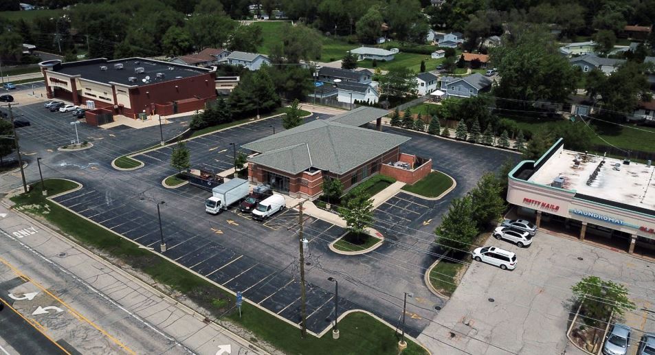 2030 E Grand Ave, Lindenhurst, IL for lease Building Photo- Image 1 of 7