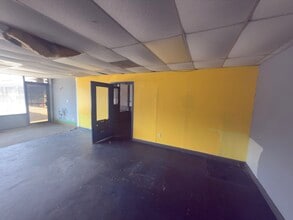 6100 W Fairfield Dr, Pensacola, FL for lease Interior Photo- Image 2 of 7