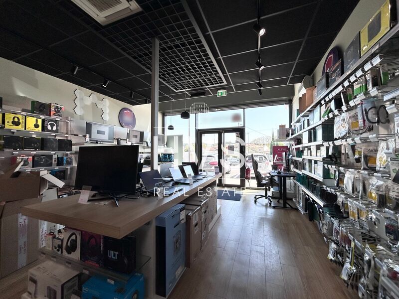 724 Avenue Du Club Hippique, Aix-en-Provence for lease Building Photo- Image 1 of 3
