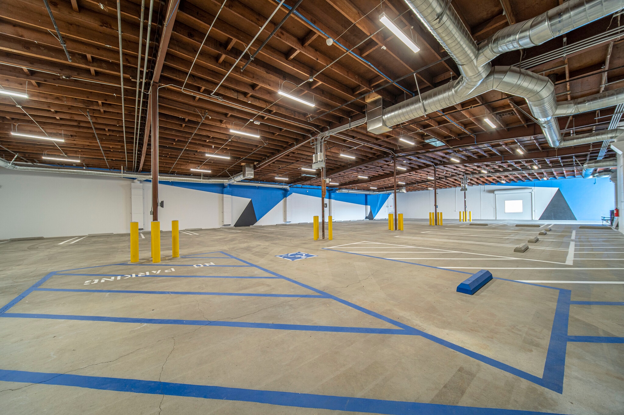 1322-1326 Obispo Ave, Long Beach, CA for lease Primary Photo- Image 1 of 87