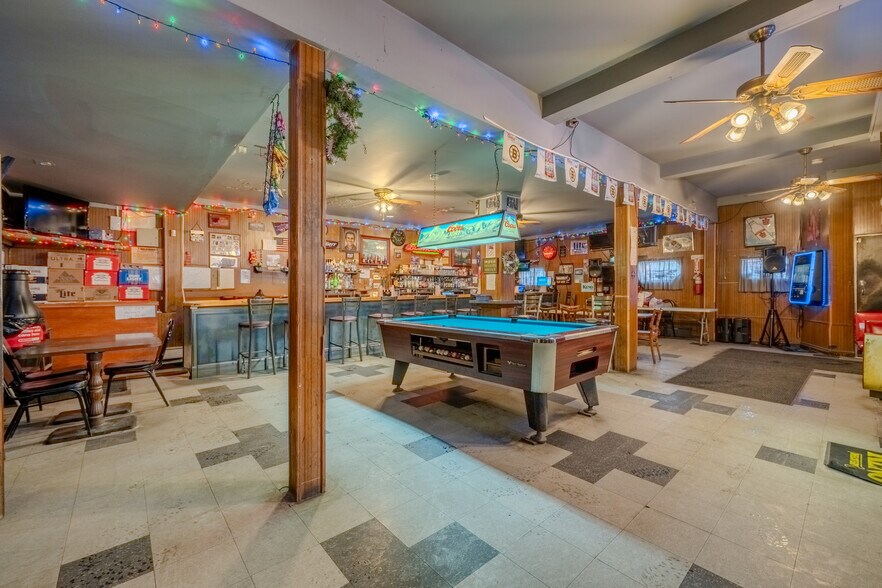 240 Essex St, Haverhill, MA à vendre - Photo intérieure - Image 2 de 19