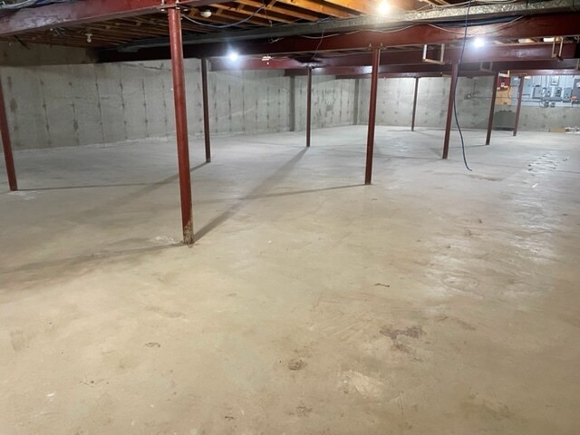 73 Center St, Shelton, CT à louer - Photo du bâtiment - Image 2 de 8