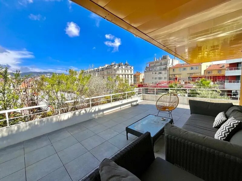 Office in Nice for sale Building Photo- Image 1 of 9