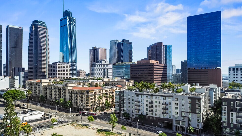 1120 W 6th St, Los Angeles, CA à louer - Photo du bâtiment - Image 3 de 91