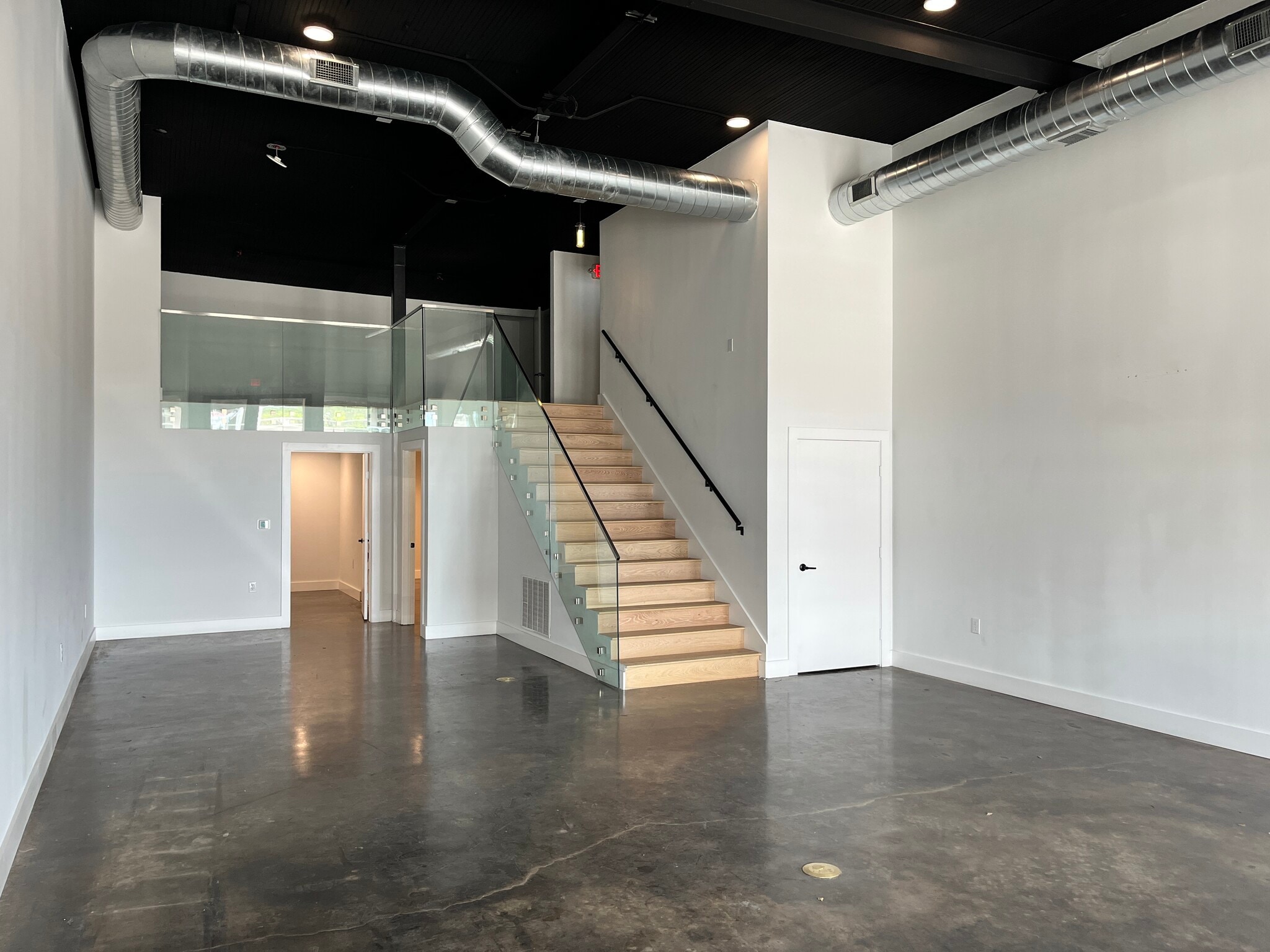 209 N Main St, Weatherford, TX for lease Interior Photo- Image 1 of 6